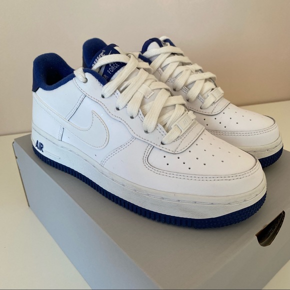 Air Force 1 - Picture 1 of 8